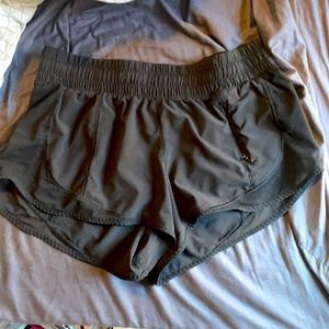Lulu lemon hotty hot rise lined short 2.5” shorts